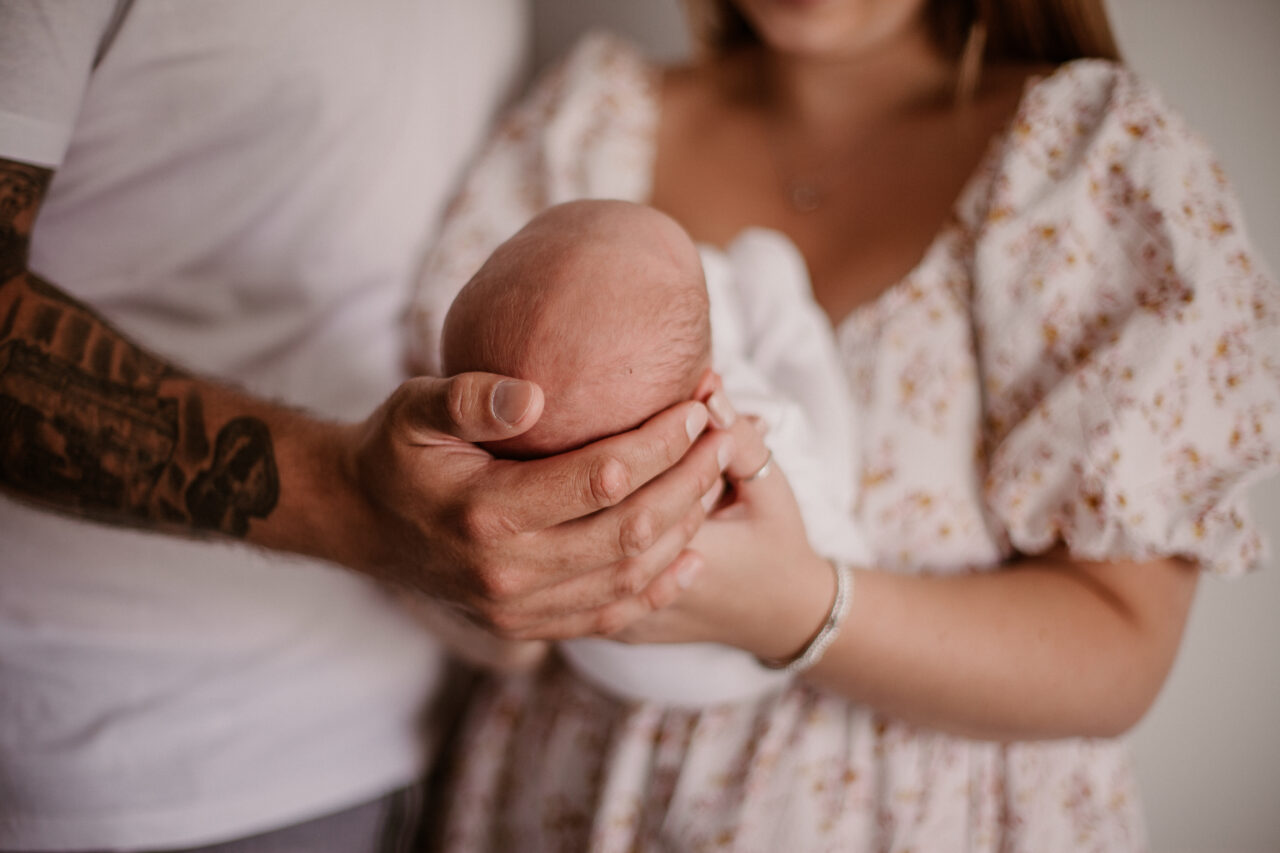 https://ellavioletphotography.com/wp-content/uploads/2023/01/NewbornPortfolio009-1280x853.jpg